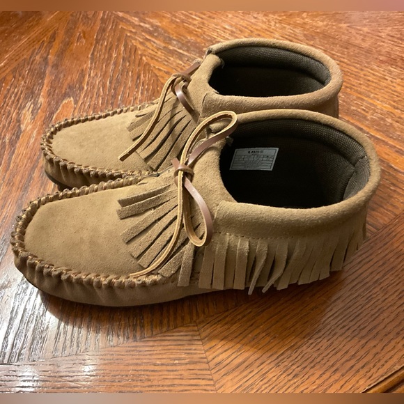 Woman’s Lamo Suede Upper Mesh Lining Mesh Comfort Padded Fringe Moccasins! - Picture 3 of 16